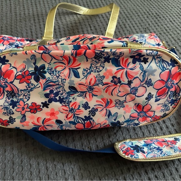 New Lilly Pulitzer GWP Insulated Beach Bag Tote in Party Like a Lobster - Picture 10 of 11